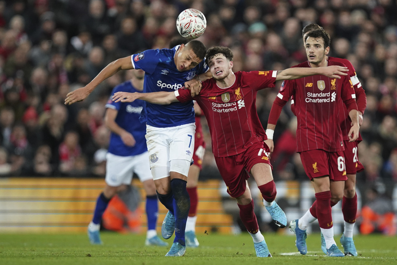 意媒：米兰派球探现场考察亨克18岁前腰卡雷察斯