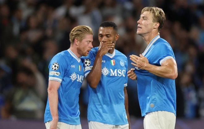 尼日利亚4-1大胜加蓬进入决赛，奥斯梅恩双响，埃朱克破门