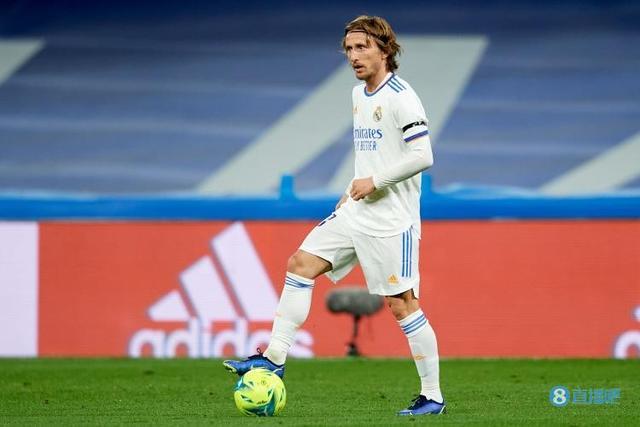 卡卡：对世界杯最美好的回忆是触碰奖杯；很期待新的赛制